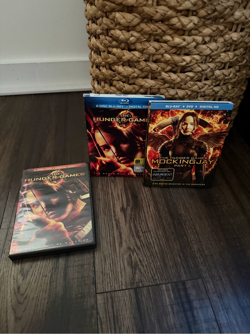 The Hunger Games (Blu-Ray) & Regular + Mockingjay Part 1. Set Of 4 DVD’S Great